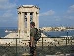 valletta - WWII siege memorial1.jpg