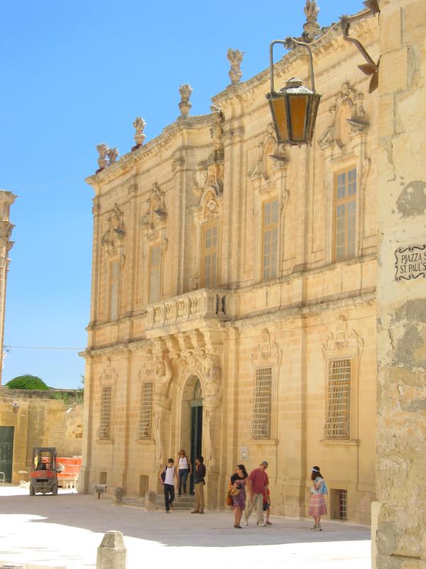 mdina - pjazza san pawl2.jpg, galeria Malta