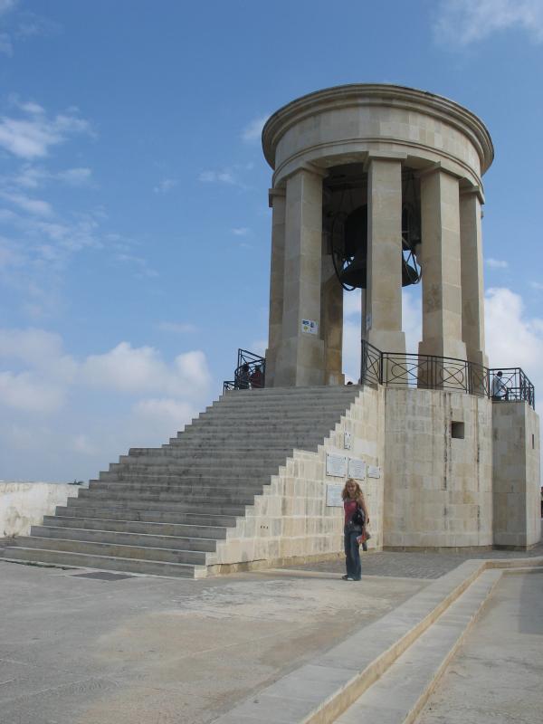 valletta - WWII siege memorial.jpg, galeria Malta