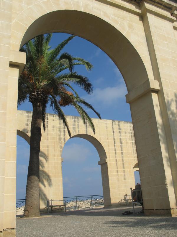 valletta - barracca garden4.jpg, galeria Malta