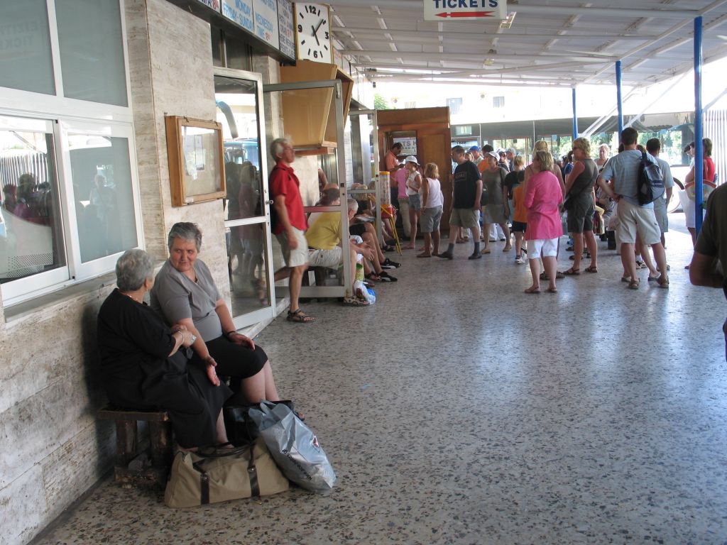 20060901_150626 - chania - dworzec.jpg, galeria kreta