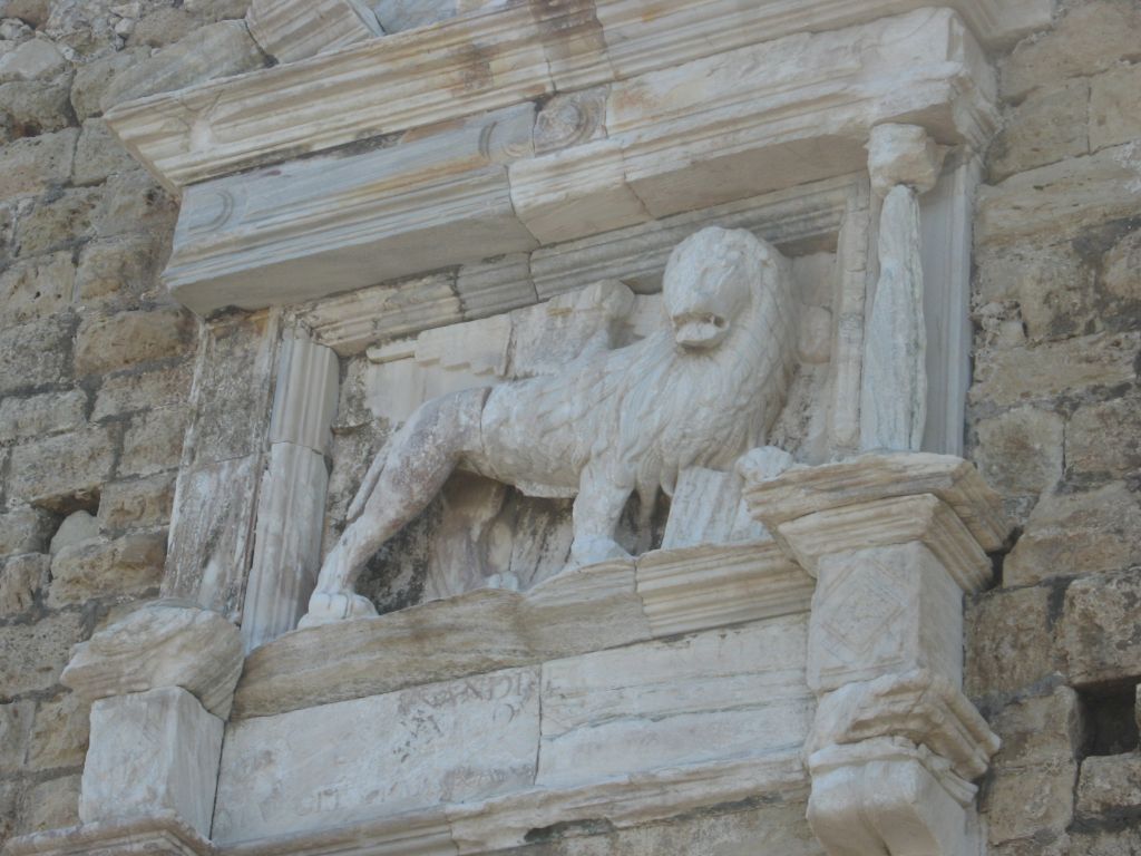 20060902_134456 - iraklion - twierdza rocca del mare - lew.jpg, galeria kreta