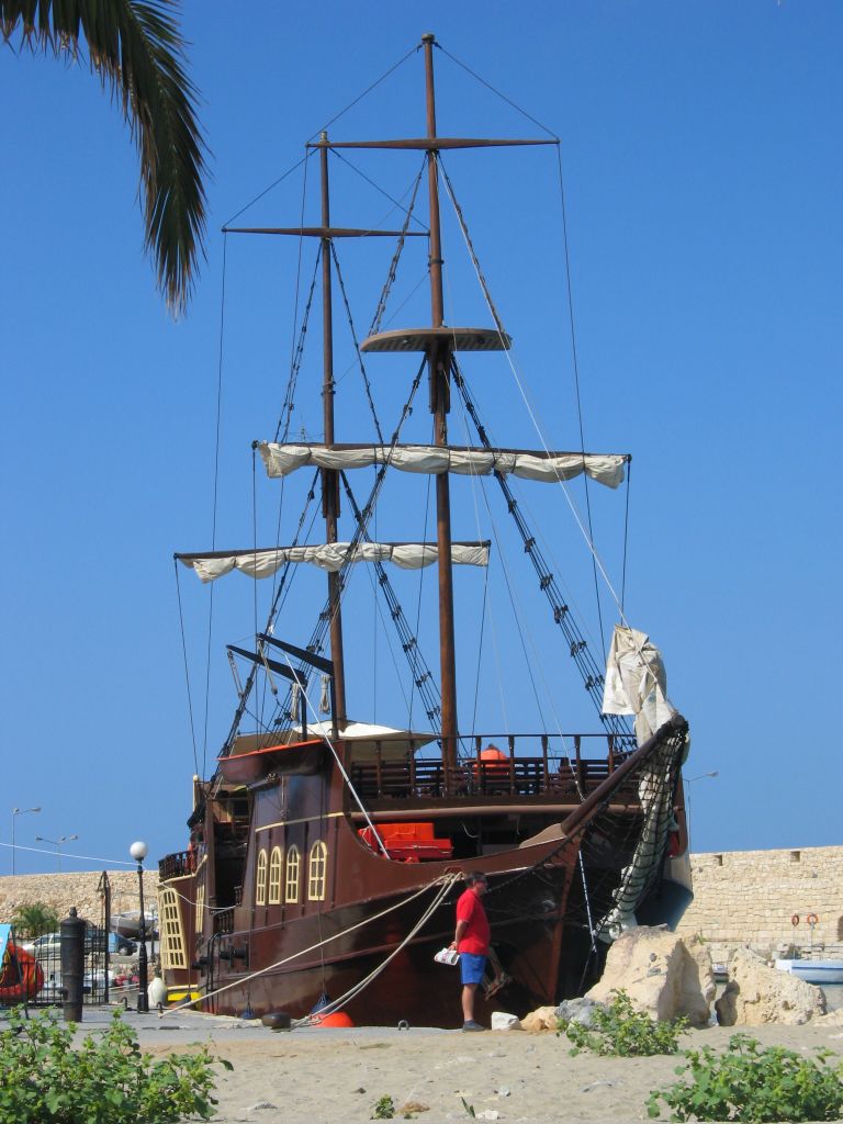 20060913_133109 - retymnon - port - pirates.jpg, galeria kreta